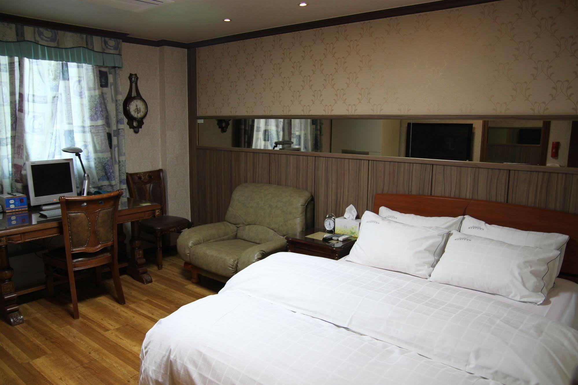 Gunsan Western Hotel Buitenkant foto
